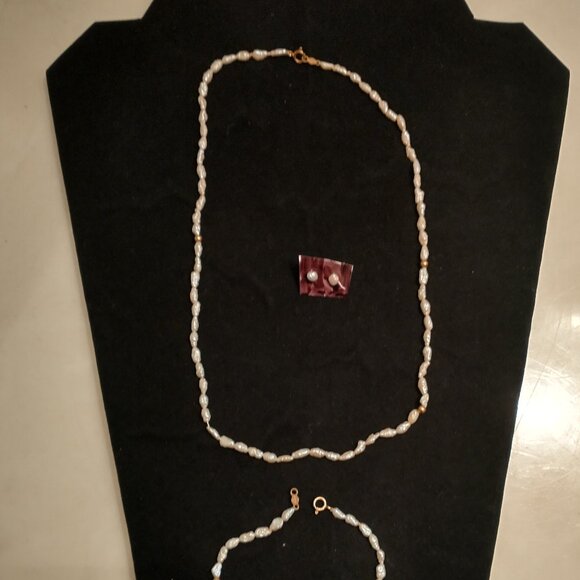 MATCHING 3 PIECE FRESHWATER PEARLS WITH GOLD ACCENT, BRACLET, NECKLACE EARRINGS - Picture 2 of 16